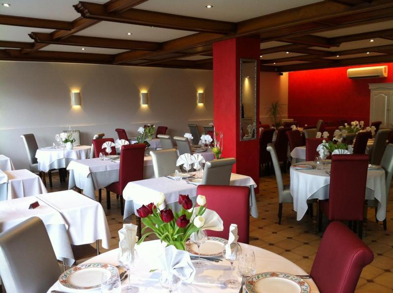 Hotel-Restaurant "Les Rochers" La Balme-de-Sillingy Kültér fotó
